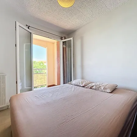Tout Equipe Avec Terrasse A Cote Des Plages Appartement