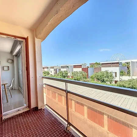 Tout Equipe Avec Terrasse A Cote Des Plages Appartement