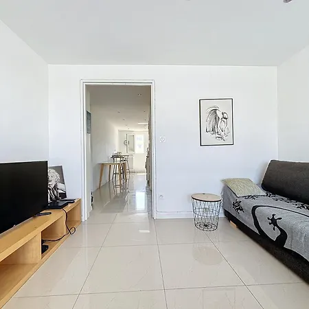 Tout Equipe Avec Terrasse A Cote Des Plages Appartement