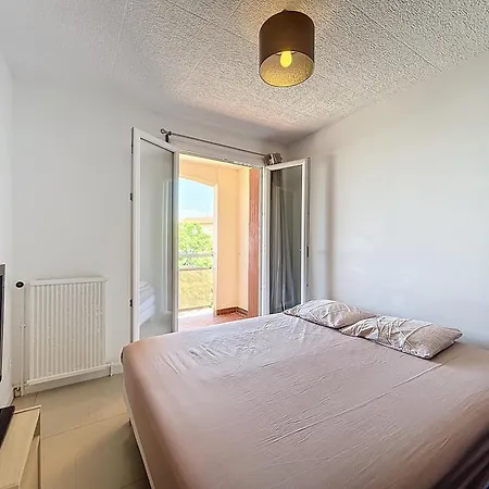 Tout Equipe Avec Terrasse A Cote Des Plages Appartement Marseilles