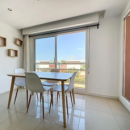 Apartment Tout Equipe Avec Terrasse A Cote Des Plages *